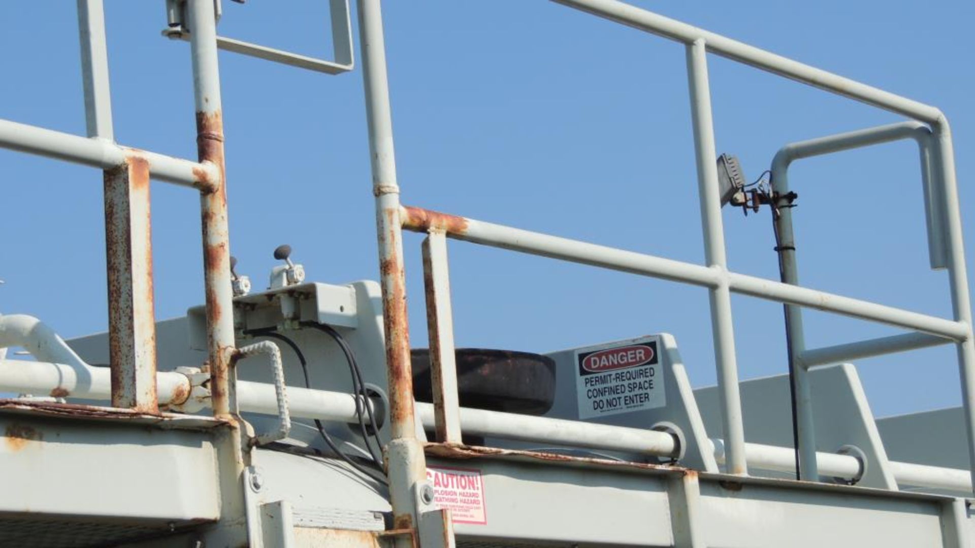 Halliburton Tanker - Image 2 of 10