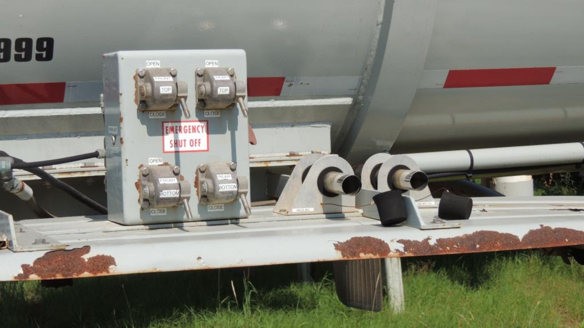 Halliburton Tanker - Image 5 of 8