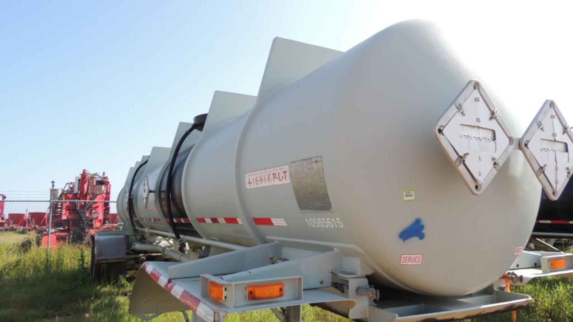 Halliburton Tanker - Image 9 of 10