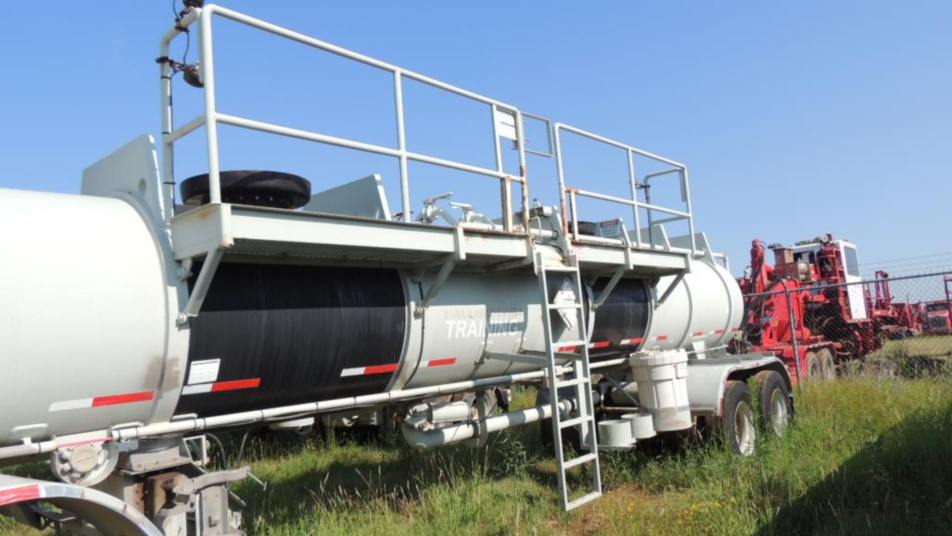 Halliburton Tanker - Image 4 of 10
