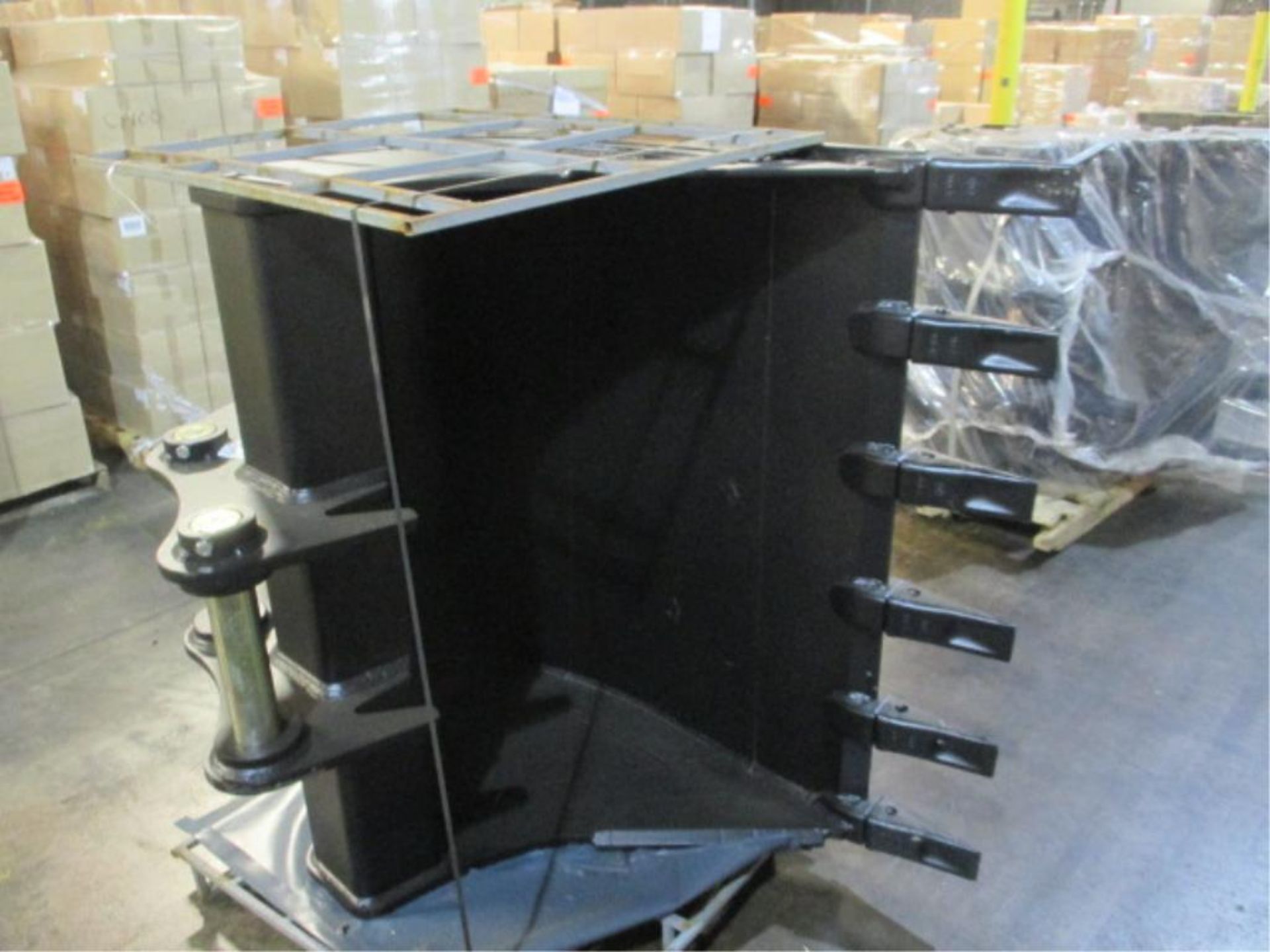 * NEW, NEVER USED * Excavator Bucket
