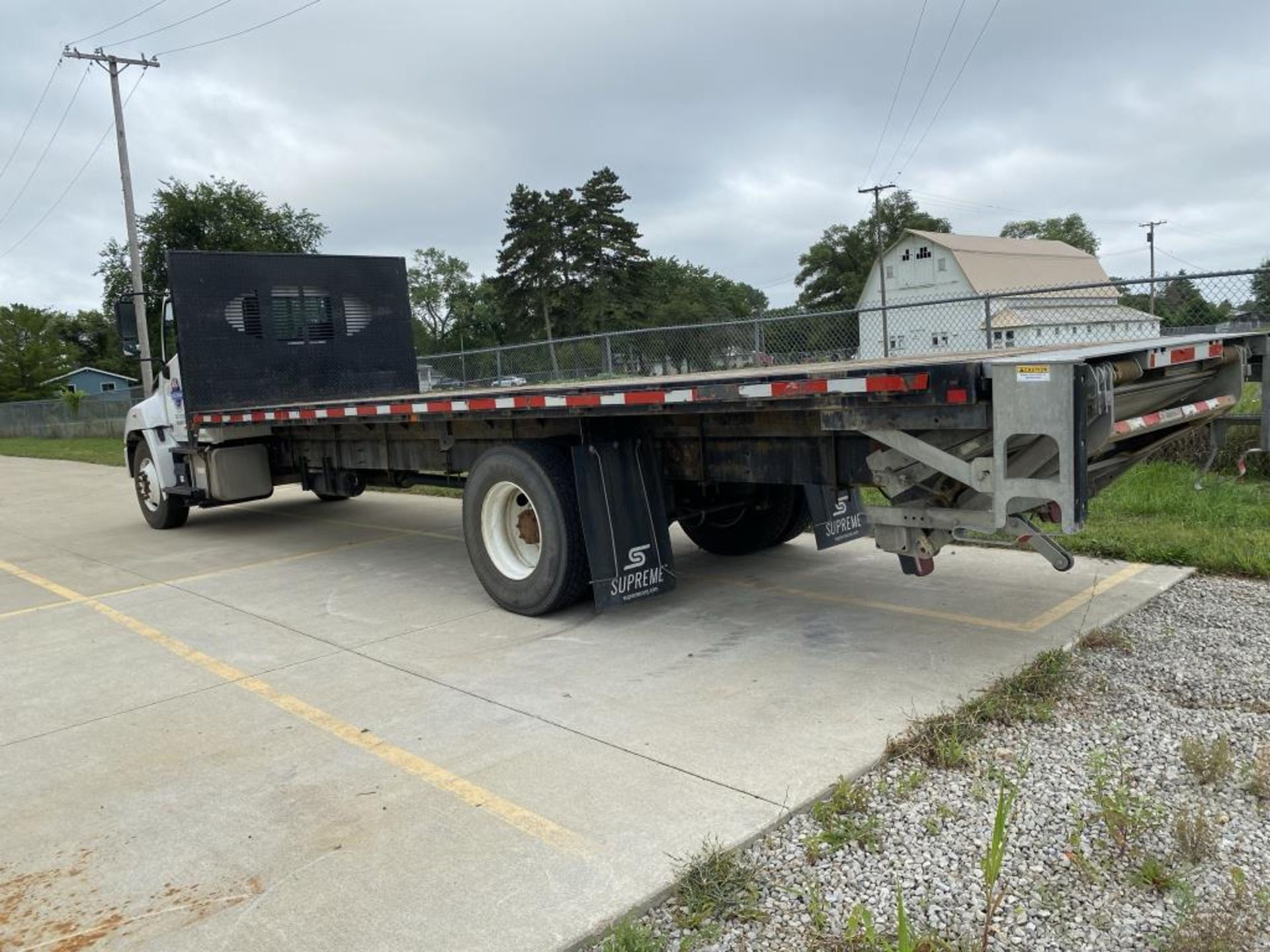 Flatbed Truck - Image 4 of 9