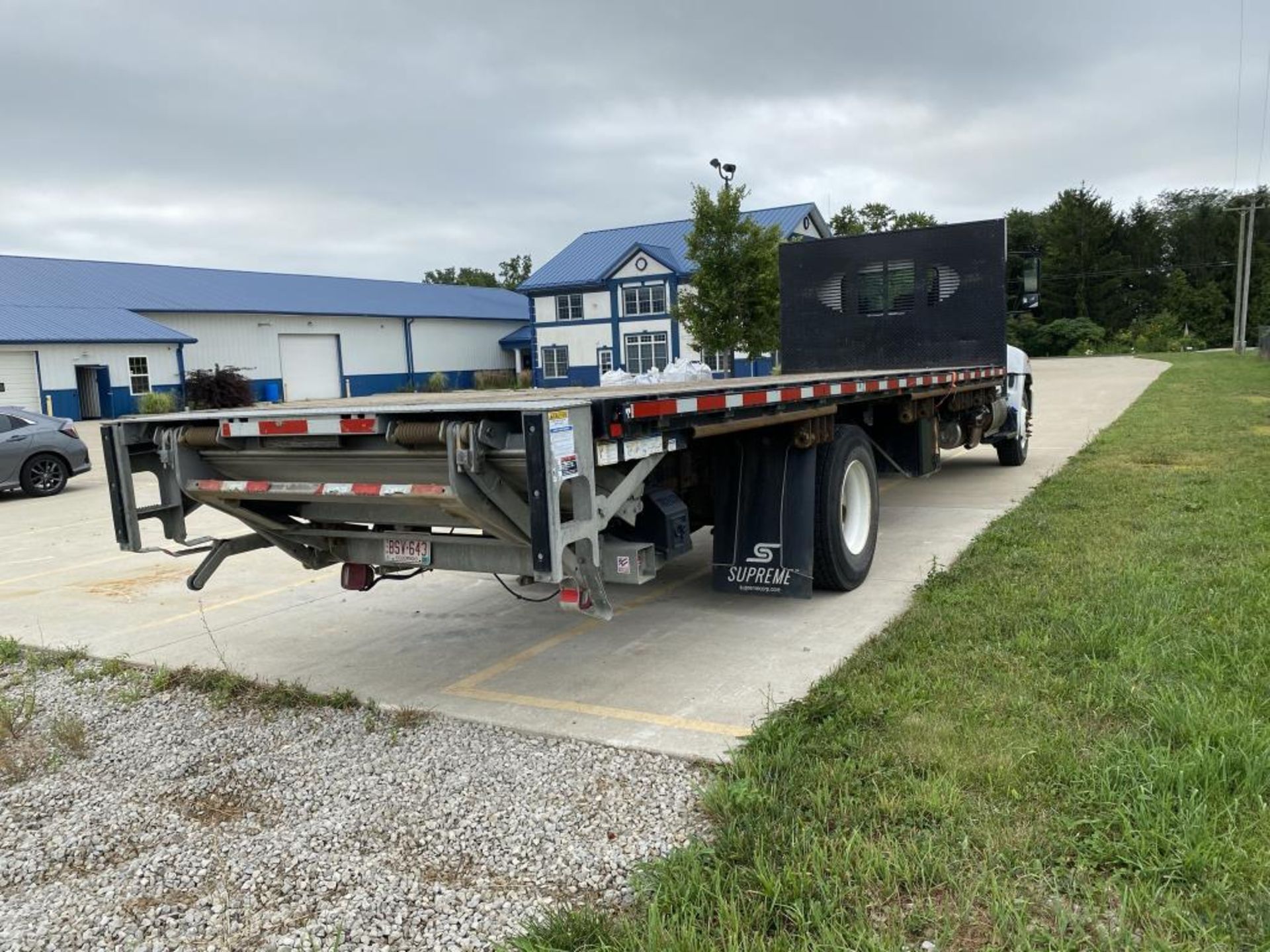 Flatbed Truck - Image 3 of 9