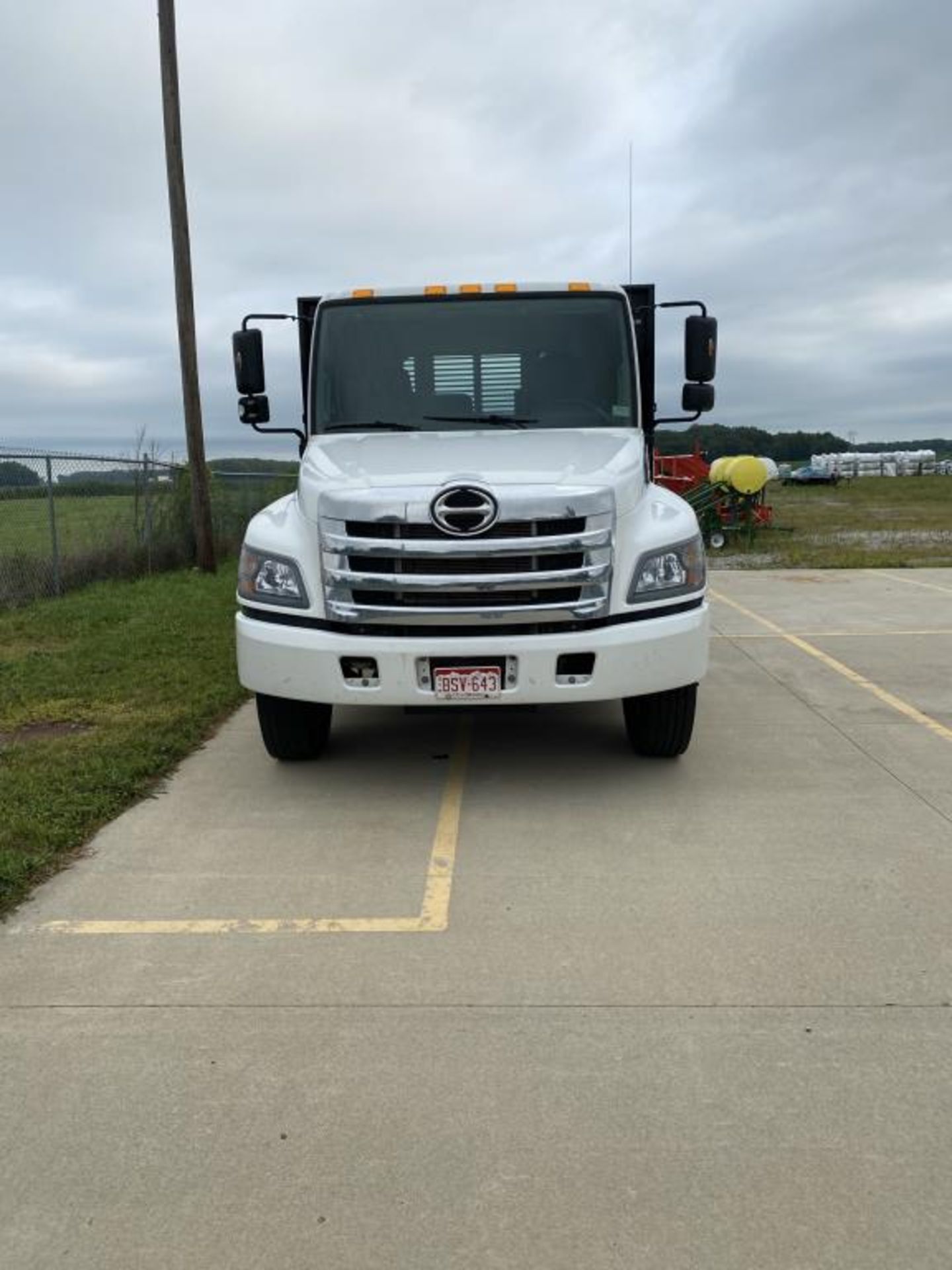 Flatbed Truck - Image 5 of 9