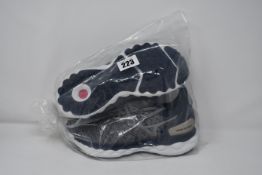 One as new Mizuno Wave Sky Neo grey trainers size UK 5.5.