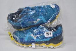 One as new Mizuno Wave Mujin 7 blue trainers size UK 8.