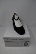 One as new Comptoir Des Cotonniers Mary Janes in patent leather with a round heel shoes size 38 (