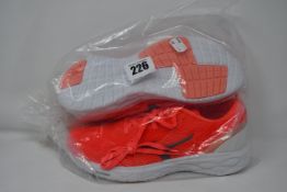 One as new Mizuno Wave Revolt orange/pink trainers size UK 5.5.