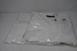 One as new Set white lace shirt size 34 (70152). One as new Set white lace shirt size 36 (70152).