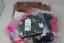 One as new Flair Rugs Pick N Mix Twinkle Candy Floss Pink Rug (90x150 cm). One as new Joules