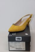A pair of as new Ecco Shape 45 Pointy Sleek shoes (EU 38).