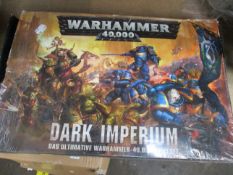 One boxed Warhammer 40,000 Dark Imperium spiel set.