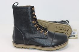 A pair of as new Gudrun Sjoden Stiefel boots (EU 37 - RRP £179).