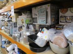 A quantity of miscellaneous kitchen/catering related items to include a halogen oven, a slow