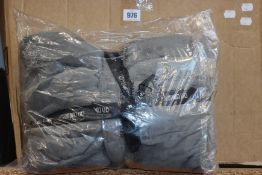 Seven as new City Comfort super soft dressing gowns in grey (M) together with six sets of ladies