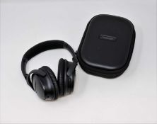 A pre-owned pair of Bose QuietComfort 35 Wireless Noise-Cancelling Bluetooth Headphones in Black