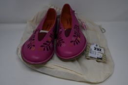 A pair of as new Gudrun Sjoden Lily shoes in rose (EU 38 - RRP £129).