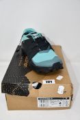 A pair of women's as new Salomon Wildcross running shoes (UK 7).