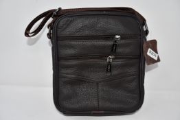 Four men's as new Fonmor vintage leather bags in brown.