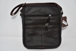 Four men's as new Fonmor vintage leather bags in brown.