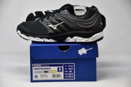 A pair of men's as new Mizuno Wave Paradox 5 running trainers (UK 10.5).
