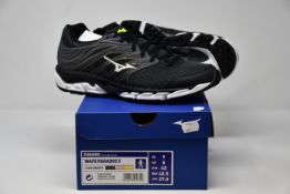 A pair of men's as new Mizuno Wave Paradox 5 running trainers (UK 8).