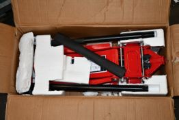 One boxed as new 3T horizontal hydraulic car jack.