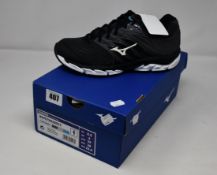 A pair of women's as new Mizuno Wave Paradox 5 running trainers (UK 6).