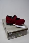 A pair of as new Marni platform sneakers in burgundy (EU 39).