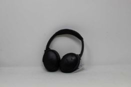 A pre-owned pair of Bose QuietComfort 35 II Over-Ear Wireless Noise Cancelling Headphones in Black.