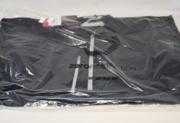 A men's as new Zero Restriction Z500 1/4 Zip Pullover in black/metallic silver (Medium).