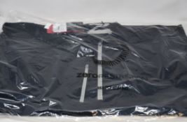 A men's as new Zero Restriction Z500 1/4 Zip Pullover in black/metallic silver (Large).
