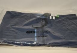 A men's as new Zero Restriction Power Torque Full Zip in navy/metallic silver (R327, Small).