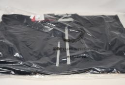 A men's as new Zero Restriction Z500 1/4 Zip Pullover in black/metallic silver (Large).