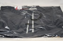 A men's as new Zero Restriction Z500 1/4 Zip Pullover in black/metallic silver (X Large).