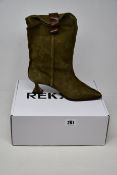 A pair of as new Rekken ankle boots (EU 39.5).