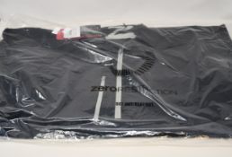 A men's as new Zero Restriction Z500 1/4 Zip Pullover in black/metallic silver (Medium).