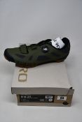 A pair of as new Giro Rincon cycling shoes (UK 11).