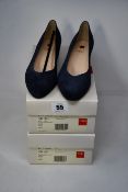Two pairs of as new HÖGL 4-10 4202 wedge pumps (UK 3.5, 4.5).