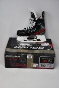 A pair of as new Bauer Vapor X2.9 Junior ice hockey skates (UK 2.5 - RRP £183).