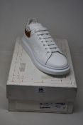 A pair of as new Alexander McQueen Larry sneakers (EU 43).