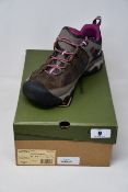 A pair of women's as new Keen Targhee iii hiking shoes (UK 8).