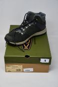 A pair of women's as new Keen Terradora II leather walking boots (UK 7).