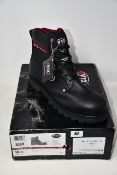 A pair of as new V12 Footwear V1235XL Boulder safety boots (UK 15).
