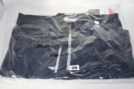 A men's as new Zero Restriction Z500 1/4 Zip Pullover in black/metallic silver (Medium).