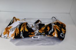 An as new Versace Mare Donna bikini top (Size 5 - RRP £245).