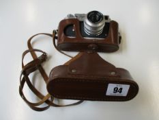 A pre-owned retro still camera with leather case (No 67289008).