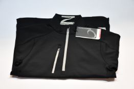 A men's as new Zero Restriction Z500 1/4 Zip Pullover in black/metallic silver (Small).