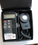 One pre-owned TES-1334A light meter.