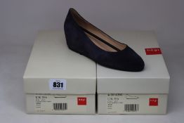 Two pairs of as new HÖGL 4-10 4202 wedge pumps (UK 3.5, 4.5).